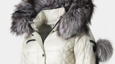 Teplá, pohodlná a štýlová dámska zimná bunda.